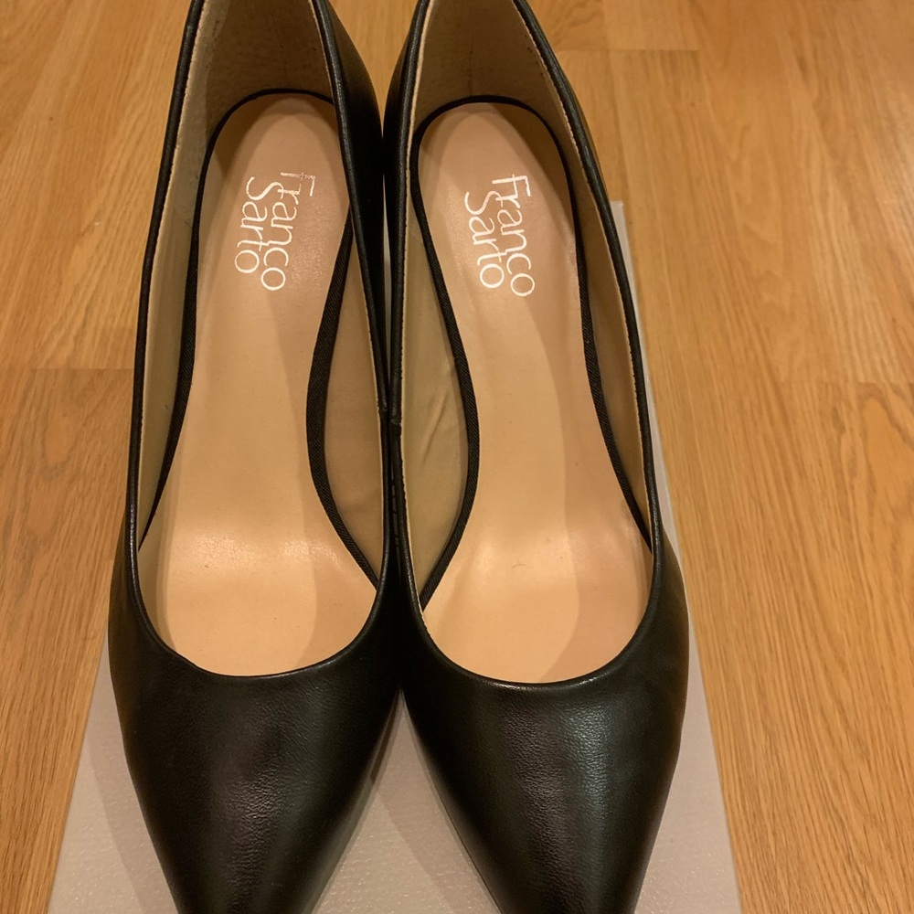Franco Sarto Black Pumps - Picture 3 of 6